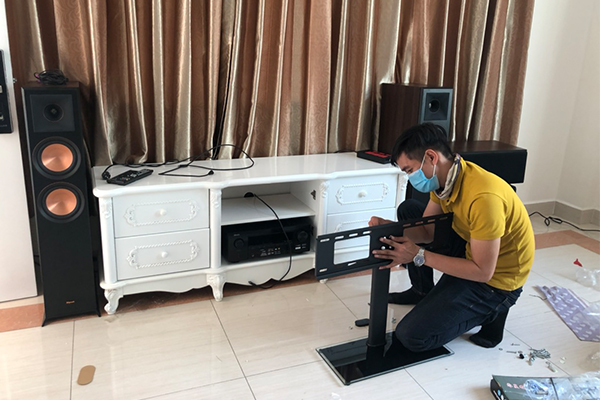 chan-tv-samsung-01 Chân đế tivi đa năng samsung